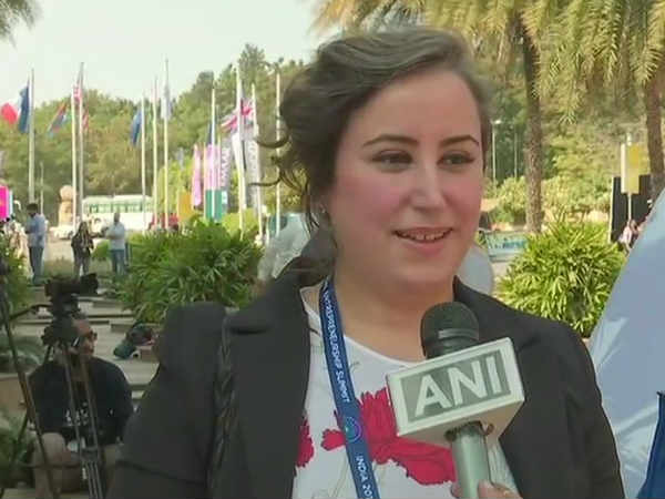 சிறப்பை விளக்கி பரிமாற ஆள் 