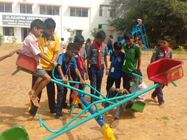 பழகும் விதம் குறித்து விளக்கம் 