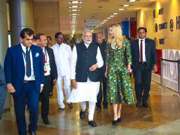 அரண்மனையில் விருந்து அரண்மனையில் விருந்து