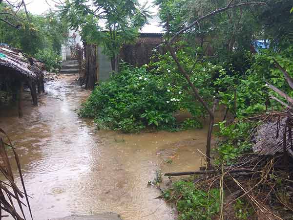 தெற்கே கன மழை 