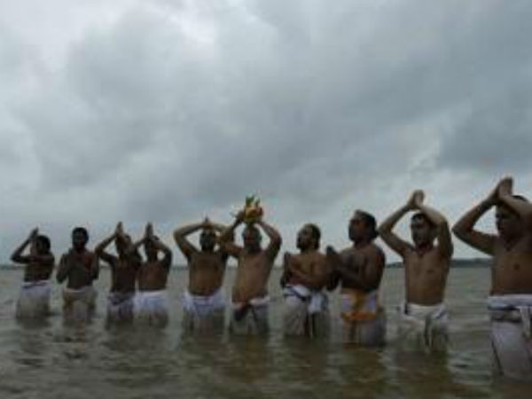 having a holy dip on cauvery at mayilaaduthurai is deemed very auspicious on mudavan muzukku day having a holy dip on cauvery at mayilaaduthurai is deemed very auspicious on mudavan muzukku day