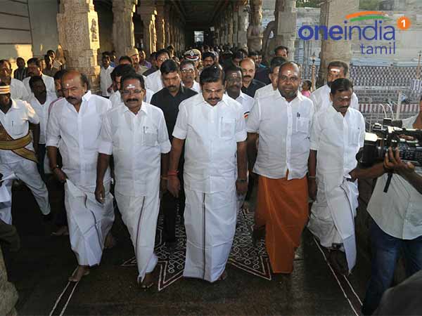 Tamilnadu CM Palanisamy offered prayers at Madurai Meenakshi temple today morning 