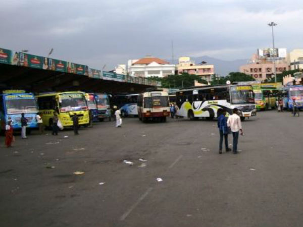 Namakkal busstand roof collapsed fortunately no death rates Namakkal busstand roof collapsed fortunately no death rates