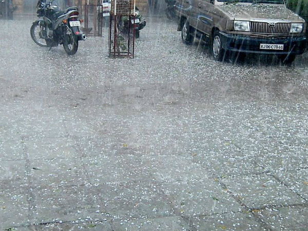 Nagapattinam today too get severe rain, flood alert given to Karaikal lowlying area people. Nagapattinam today too get severe rain, flood alert given to Karaikal lowlying area people.
