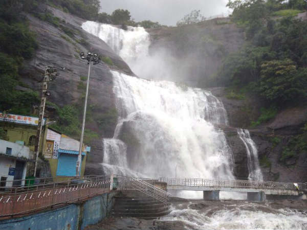 ஆர்ப்பரிக்கும் வெள்ளம்