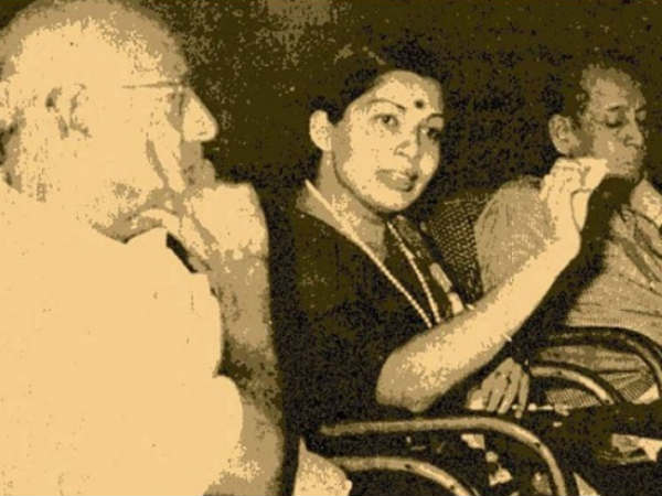 பரபரப்புக்கா எழுதினார் ஜெ? பரபரப்புக்கா எழுதினார் ஜெ?