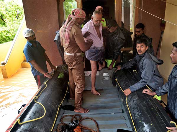 சிக்கித்தவிக்கும் மீட்பு 