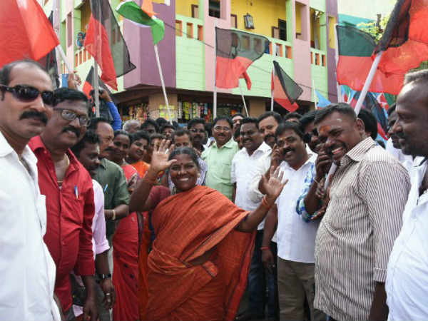 குத்தாட்டம் போட்ட பெண்கள் 