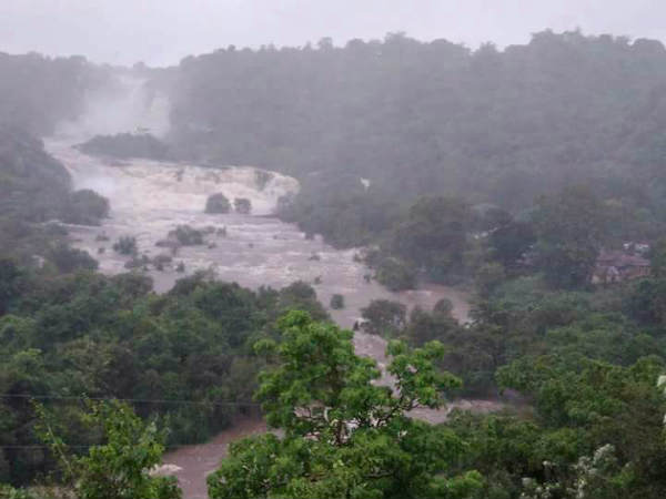 ஆறுகளில் வெள்ளம் 