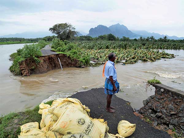 சேத விவரம் முழுமையாக தெரியவில்லை 