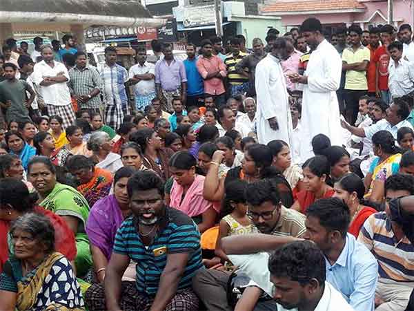 விழாக்களில் பேசினால் போதுமா 