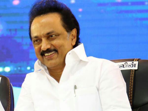  ஒரு அணியில் இணைந்துள்ளோம்