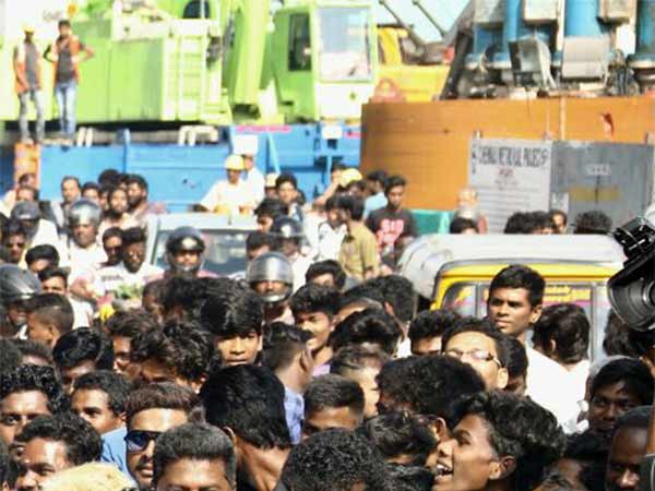 முழக்கமிட்டதால் சலசலப்பு 