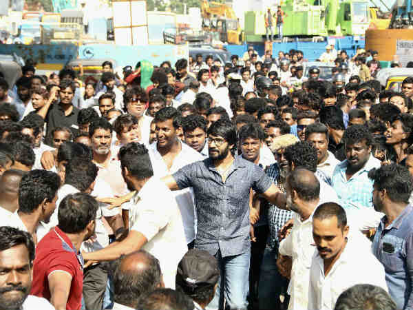 பின்னால் யாரும் இல்லை-விஷால் 