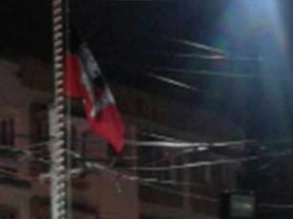 அரைக்கம்பத்தில் அதிமுக கொடி 