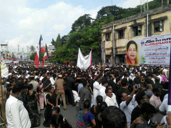  அஞ்சலி செலுத்த வருவார்களா? 