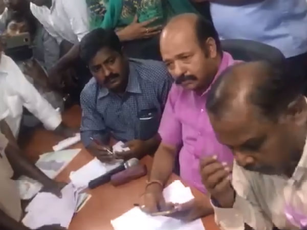 தேர்தல் அதிகாரி 