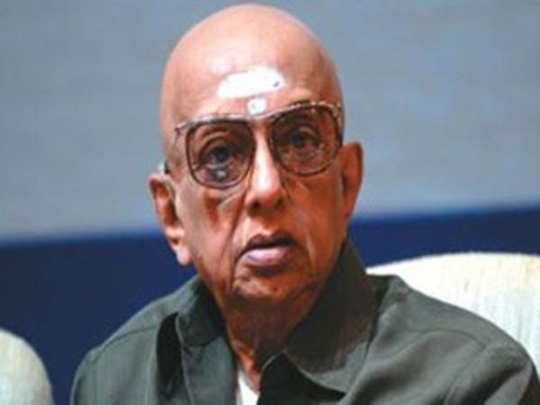 வழக்கறிஞராக பணியாற்றியுள்ளார் 