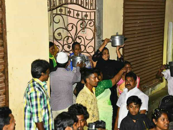 கிறிஸ்துமஸ் தாத்தா வேடம் 