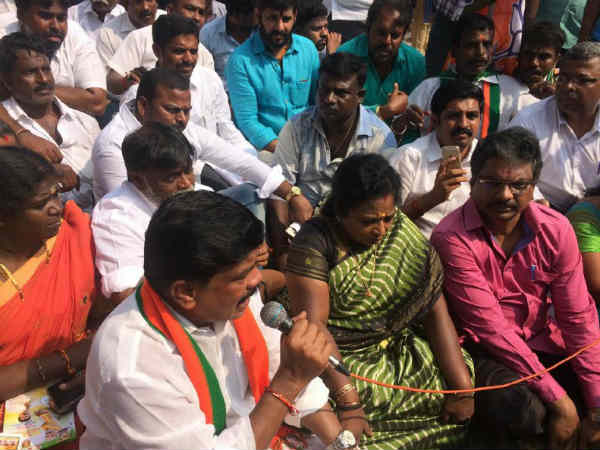 பணப்பட்டுவாடாவை தடுக்கவில்லை 