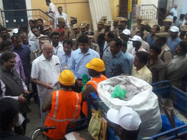 முற்றுகையிட்ட மக்கள் முற்றுகையிட்ட மக்கள்