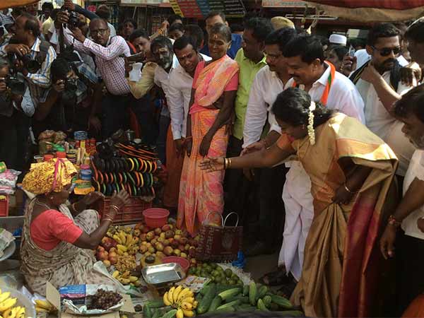பழக்காரக்கா பாஜகவிற்கு ஓட்டு