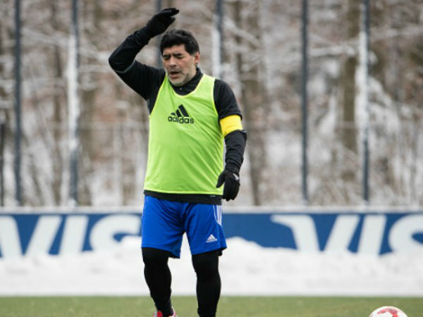 கங்குலியுடன் மோதும் மாரடோனா கங்குலியுடன் மோதும் மாரடோனா