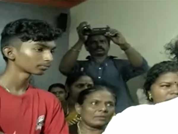 மனைவி, மகன்கள் 