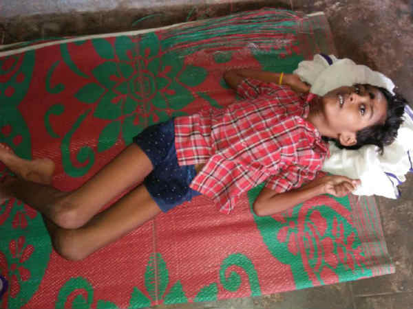 கவனிக்க முடியாத நிலையில் பெற்றோர் 