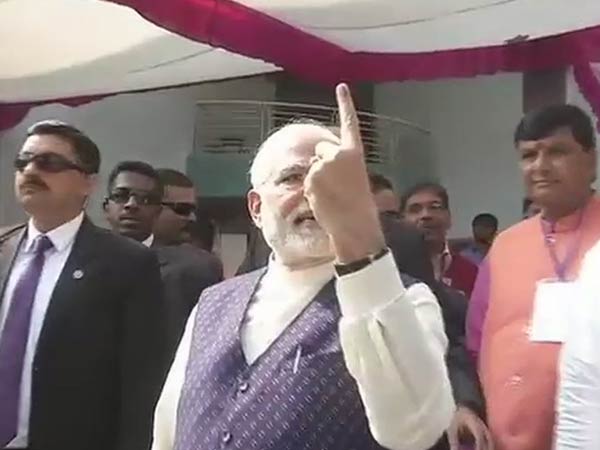 மோடி வாக்களிப்பு 