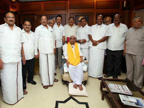 அறிவாலயம் வந்த கருணாநிதி அறிவாலயம் வந்த கருணாநிதி