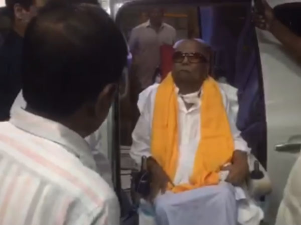 கையசைத்த கருணாநிதி 