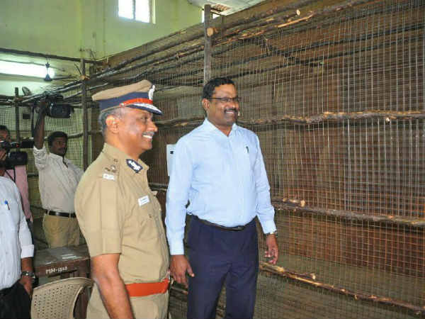 போலீஸ் அதிகாரிகள் 