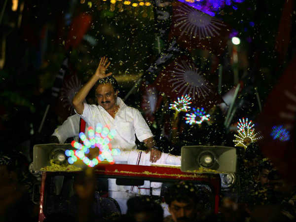 ஸ்டாலின் வாக்கு சேகரிப்பு 