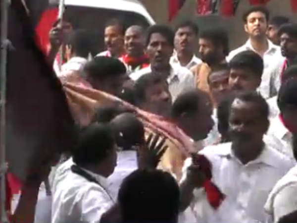 அதிரடி தேவை 