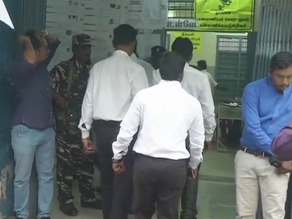 ஓராண்டாக ஒருவரும் இல்லை 