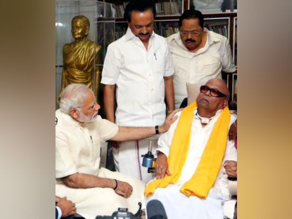 கருணாநிதியை சந்தித்த மோடி 