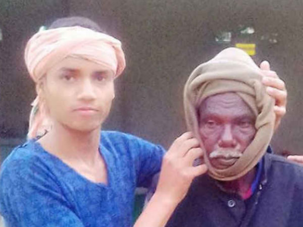 ஆதார் அட்டையை கண்டெடுத்த மாணவன் 