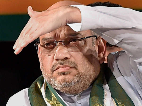 வெற்று நாற்காலிகளை பார்த்து 