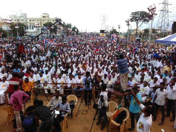 மாநாடு நடத்தினார் 