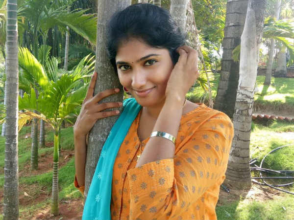 ஜூலி என்றாலே போலி 