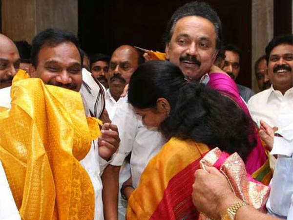 கனிமொழி மகிழ்ச்சி கனிமொழி மகிழ்ச்சி