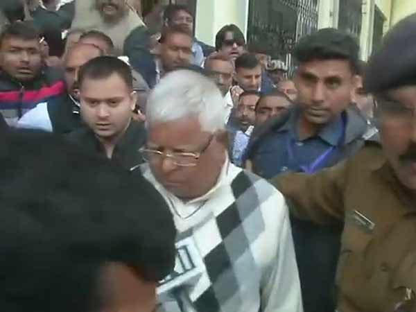 ஒருவர் அப்ரூவராக மாறினார் 