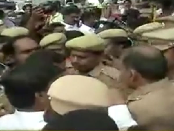 அதிமுக ரகளை 