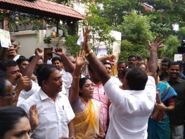 தினகரனுக்கு கும்மி 
