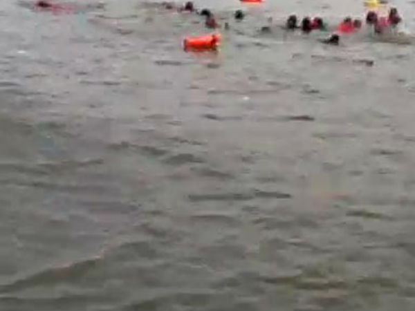 மீன்பிடி படகில் பயணம் 