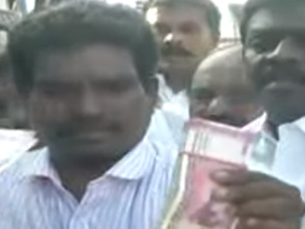 அதிமுக பணப்பட்டுவாடா? 