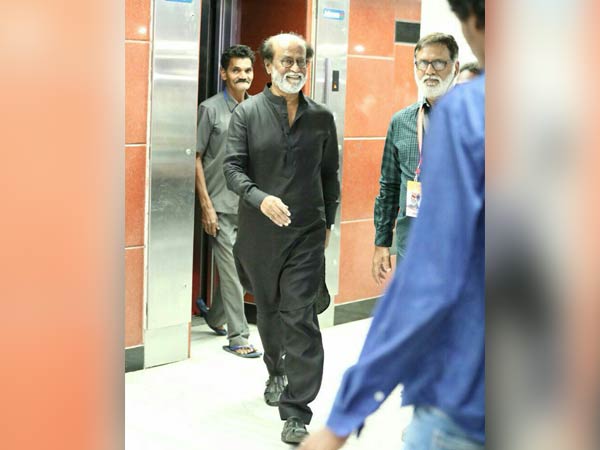  இன்று கருப்பு உடையில்...