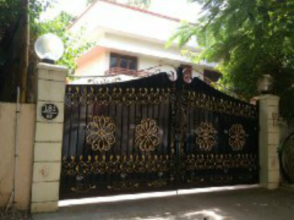 ஐடி ரெய்டு தொடர்கிறது. ஐடி ரெய்டு தொடர்கிறது.