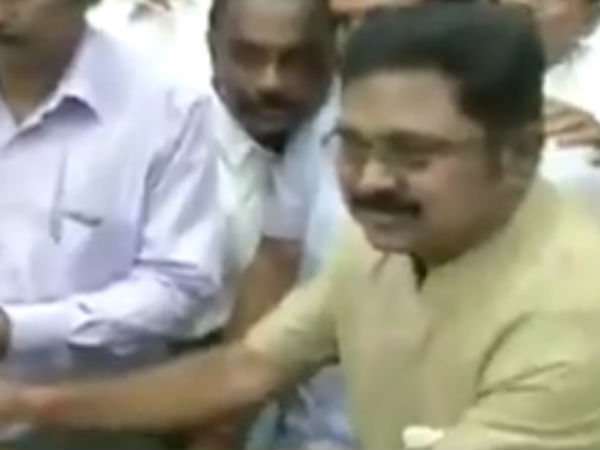 நாற்காலி போச்சே நாற்காலி போச்சே